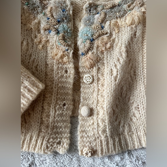 Embroidered wool cropped cardigan - Picture 2 of 7